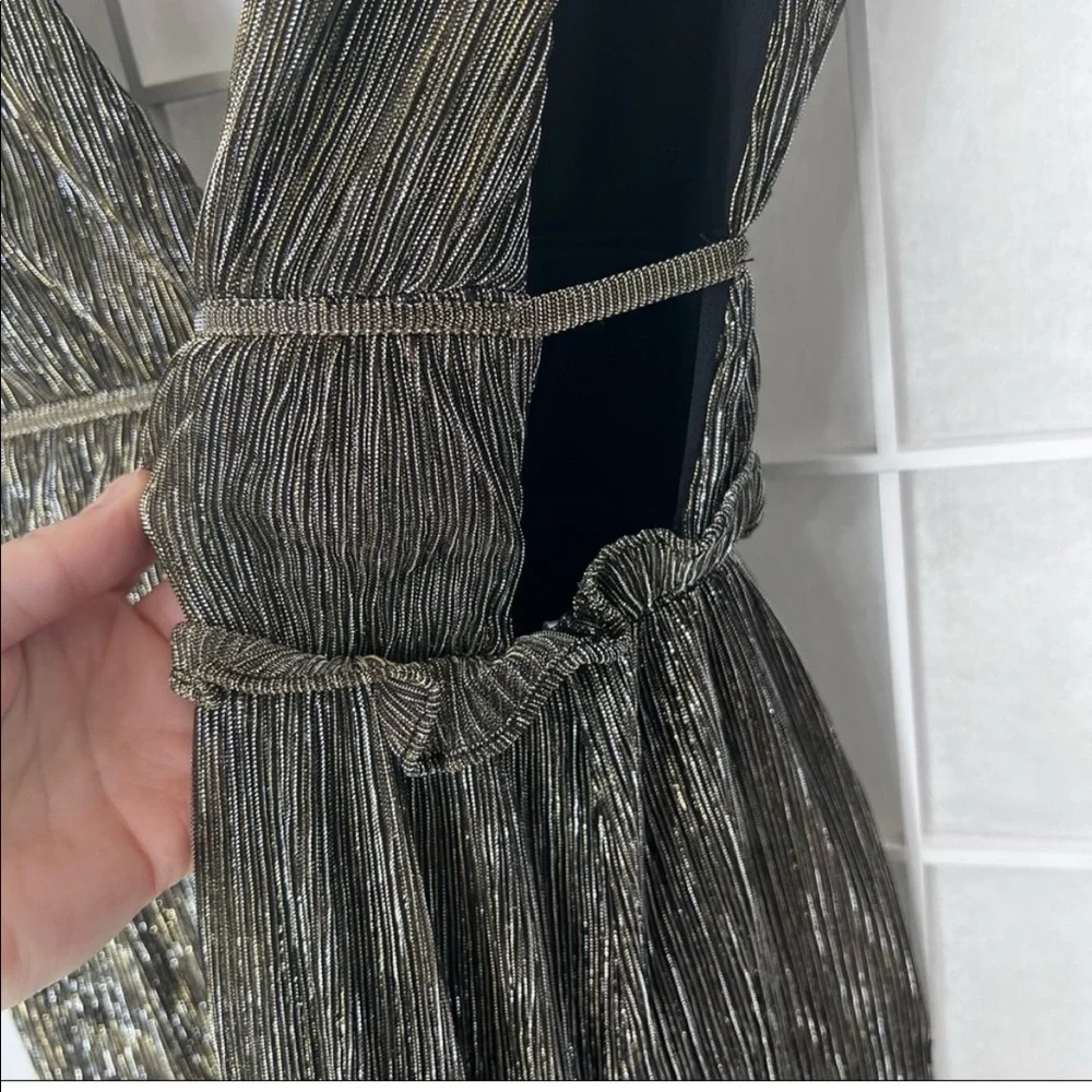 LULU’S Stunning Low Neck-Line Gown - Picture 7 of 12